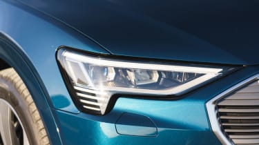 Audi e-tron - front light