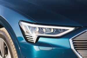 Audi e-tron - front light