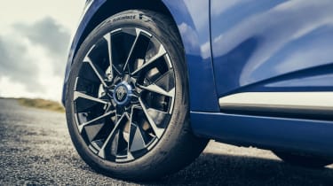 Renault Clio – front nearside wheel