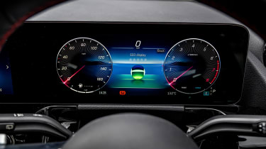 Mercedes B-Class - dials