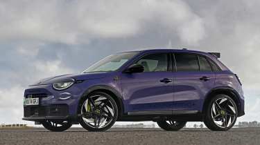 Abarth 600e Scorpionissima - front static 
