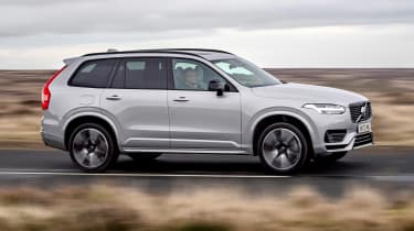 Volvo XC90 Recharge - side tracking