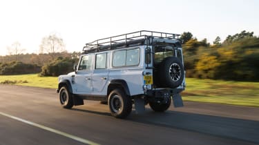 Land Rover Defender vs Toyota Land Cruiser - Defender rear tracking