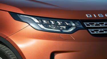 Land Rover Discovery 2017 - official headlight