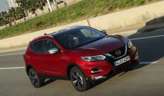 Nissan Qashqai - front tracking