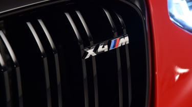 BMW X4M - grille badge
