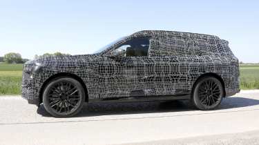 BMW X7 - side