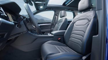 Volkswagen Touareg R - front seats