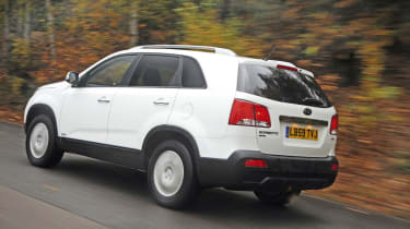 Kia Sorento 2 2 Crdi Kx 2 Review Group Test Auto Express