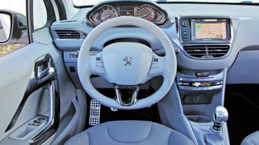 Peugeot 208 e-HDi dashboard