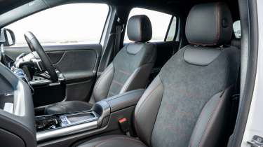 Mercedes GLA - front seats