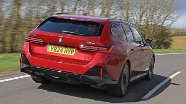 BMW i5 Touring - rear tracking