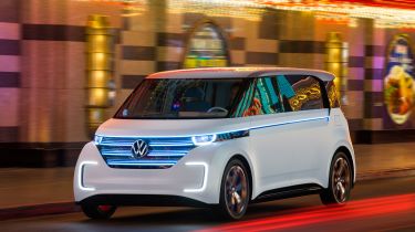 Volkswagen Budd-e first drive 2016 - front tracking