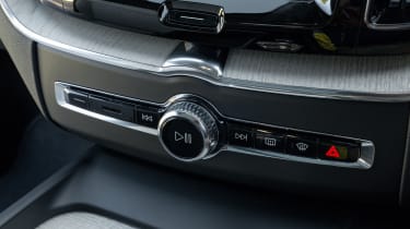 Volvo XC60 - centre console switchgear