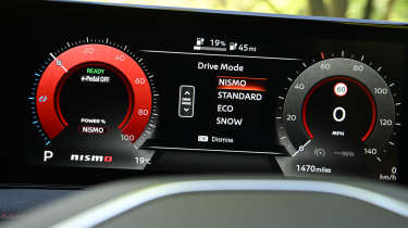 Nissan Ariya Nismo - dial cluster