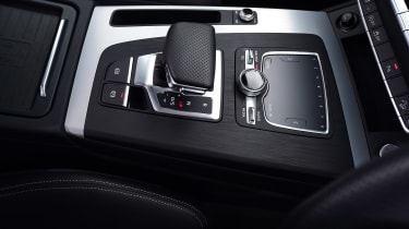 Audi Q5 - centre console