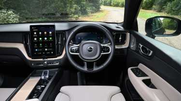 Volvo XC60 B5 facelift - dashboard