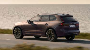 Volvo XC60 facelift 2026 - rear action
