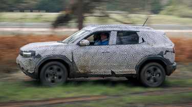 Dacia Duster - side action