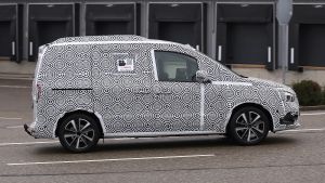 Mercedes%20T-Class%20spyshots-4.jpg