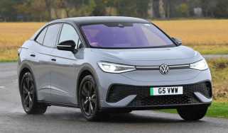 Volkswagen ID.5 Pro Black Edition - front cornering