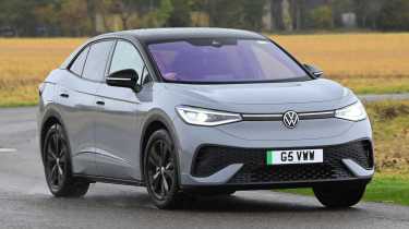 Volkswagen ID.5 Pro Black Edition - front cornering