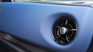 Toyota Yaris Hybrid Bi-Tone - air vent