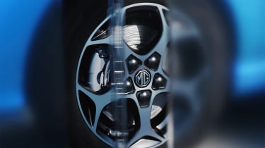 MG3 - wheel (blurred)