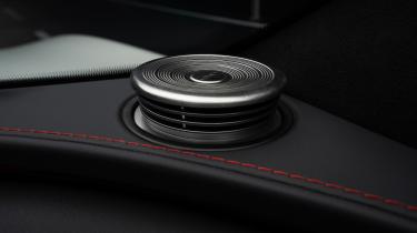 Mercedes-AMG GT 4-Door Coupe - control