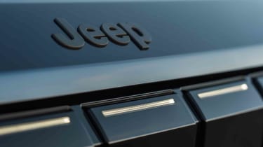 Jeep Compass - Jeep bonnet badge