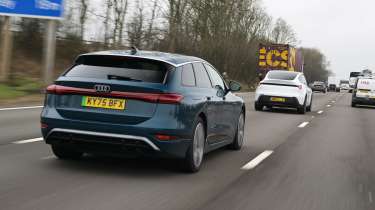 Winter range test - Audi and Tesla on motorway