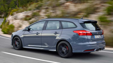 Ford Focus ST Estate 2015 action