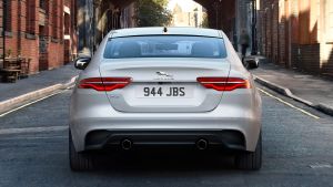 Jaguar%20XE%202020-3.jpg