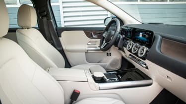 Mercedes EQA - front seats