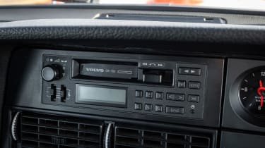 Volvo 240 - stereo