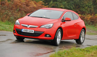 Vauxhall Astra GTC 1.4 Turbo SRi front cornering