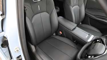 Omoda 7 SHS-P Noble Tech - front seats