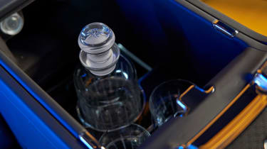 Rolls-Royce Black Badge Ghost - cooled storage