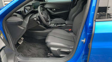 Peugeot 208 - front seats