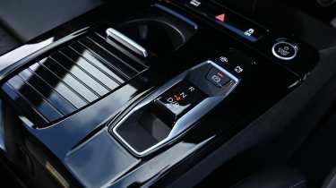 Audi Q6 e-tron - centre console 