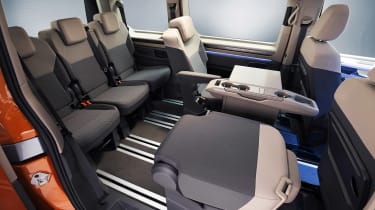 Volkswagen T7 Multivan - seat down