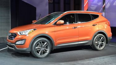 Hyundai Santa Fe front three-quarters