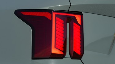 Kia Sorento Hybrid - rear light