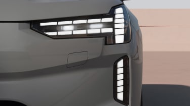 Volvo EX90 - front light