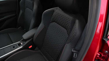 Renault Clio Hybrid E-Tech - seats