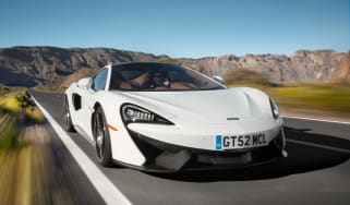 McLaren 570GT - front action