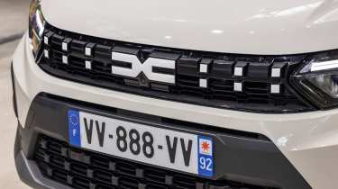 Dacia Jogger facelift - grille