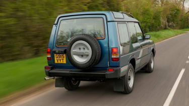 Land Rover Discovery Mk1 - rear tracking