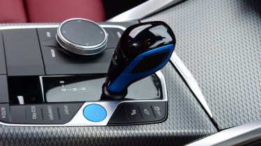 BMW i4 - gear lever