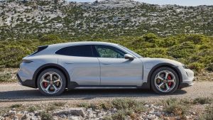 Porsche Taycan Cross Turismo - side